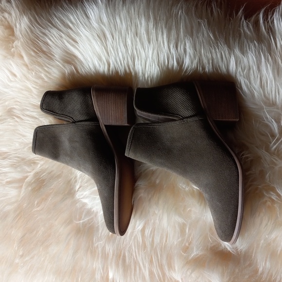 Hinge, BP Shoes - Hinge BP Barris Block Heel Bootie sz 7